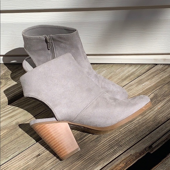 Juicy Couture Shoes - Juicy Couture Gray Heels